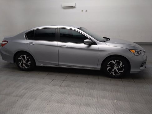 Used 2017 Honda Accord LX image 11