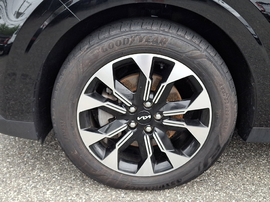 Certified 2024 Kia Carnival EX FWD image 10