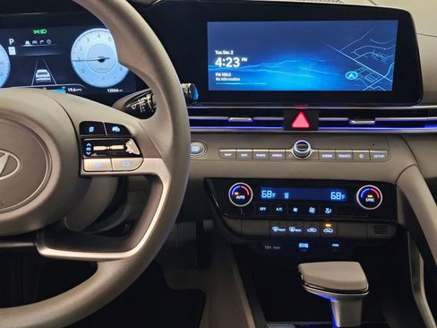 Used 2024 Hyundai Elantra SEL image 22