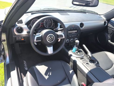 Used 2010 MAZDA MX-5 Miata Grand Touring w/ Premium Pkg RWD image 12