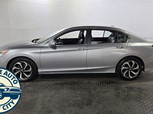 Used 2017 Honda Accord EX-L image 4