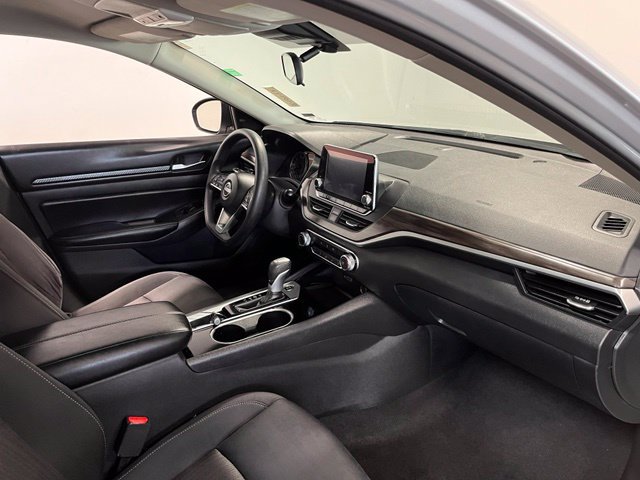 Used 2024 Nissan Altima 2.5 SV FWD image 11