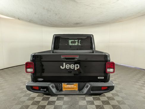 Certified 2023 Jeep Gladiator Overland AWD/4WD image 8