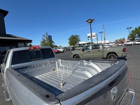 Used 2024 RAM 3500 Tradesman w/ Chrome Appearance Group AWD/4WD image 5