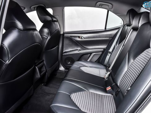 Used 2020 Toyota Camry SE image 21