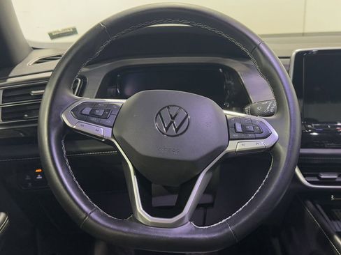 Used 2025 Volkswagen Atlas Cross Sport SE AWD/4WD image 4