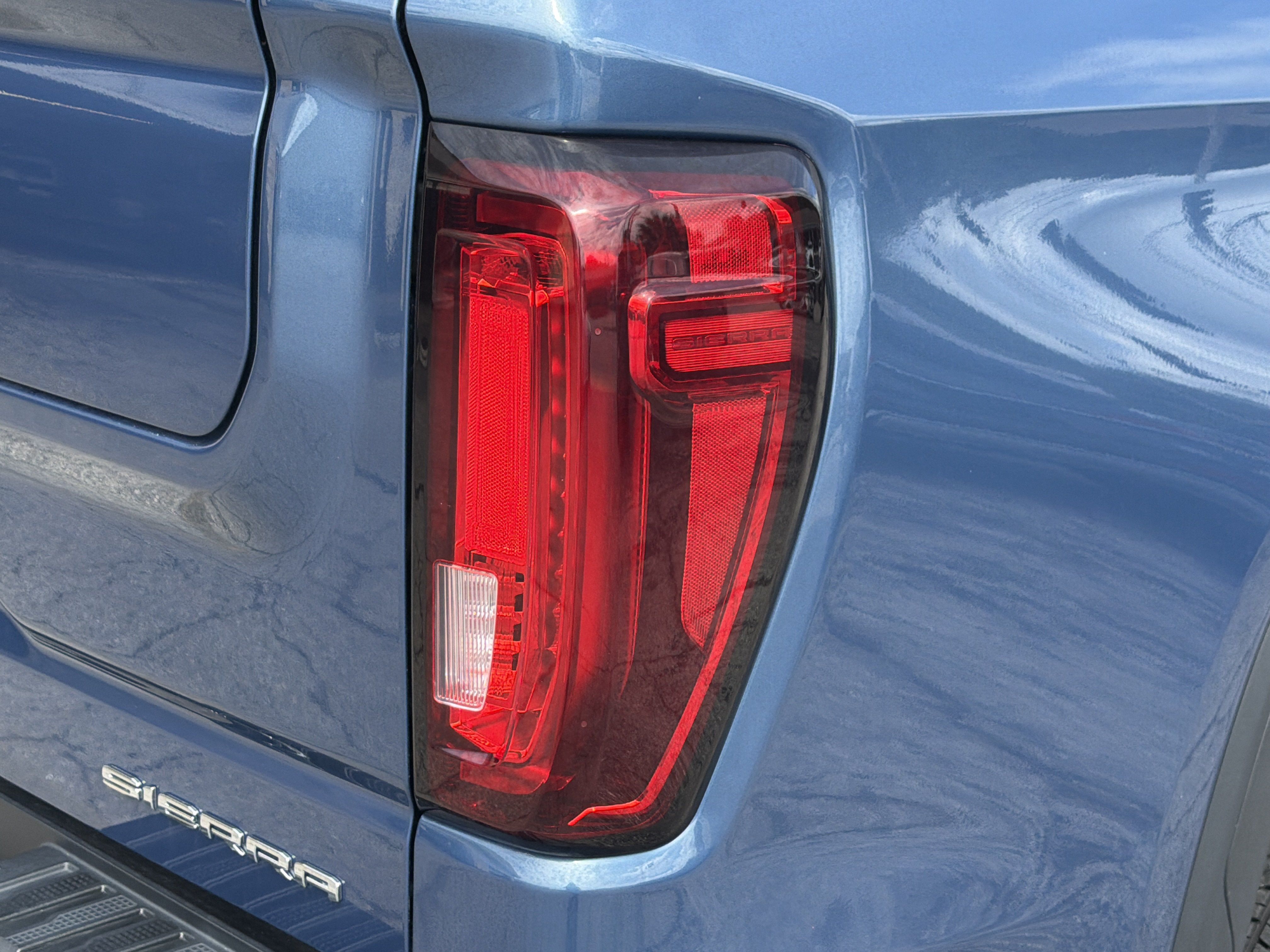 Used 2025 GMC Sierra 1500 Denali w/ Denali Reserve Package AWD/4WD image 13