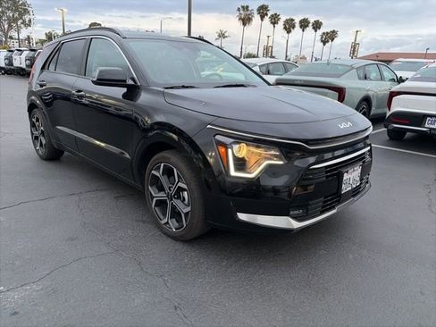 Certified 2025 Kia Niro EX Touring FWD image 3