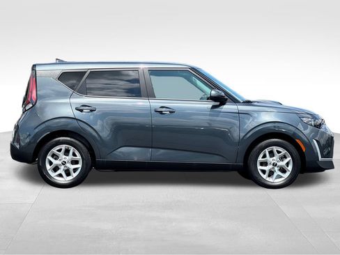 Used 2025 Kia Soul LX w/ LX Technology Package FWD image 8