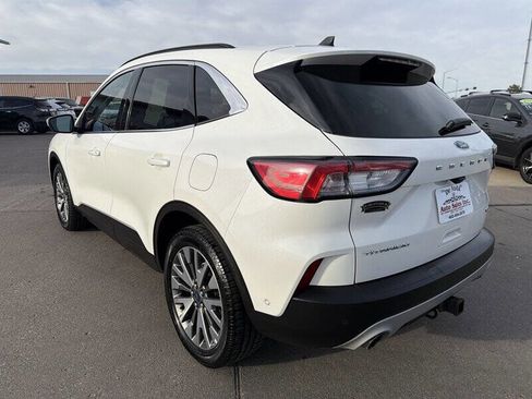 Used 2020 Ford Escape Titanium image 4