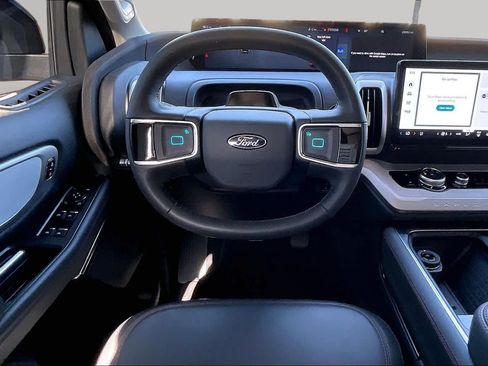 Used 2025 Ford Expedition Max Active AWD/4WD image 6