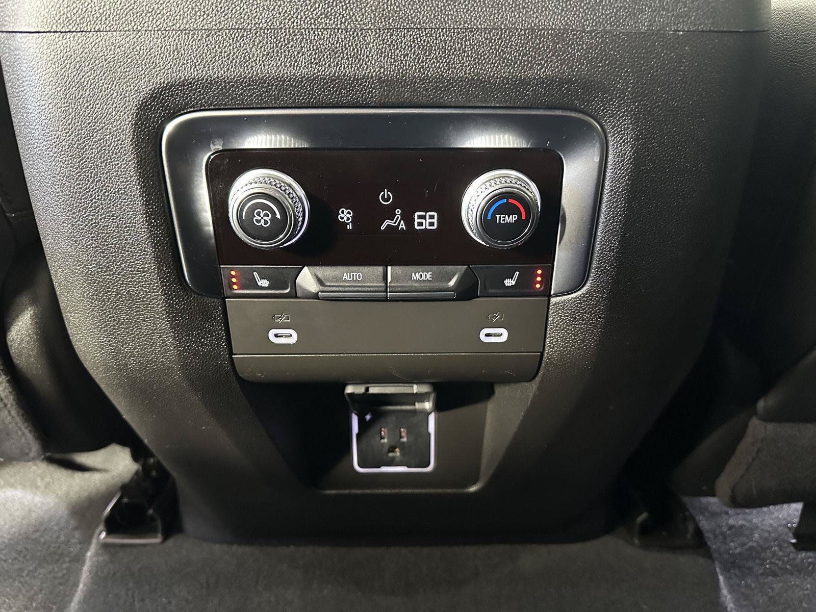 Used 2024 GMC Yukon AT4 w/ Technology Package AWD/4WD image 37