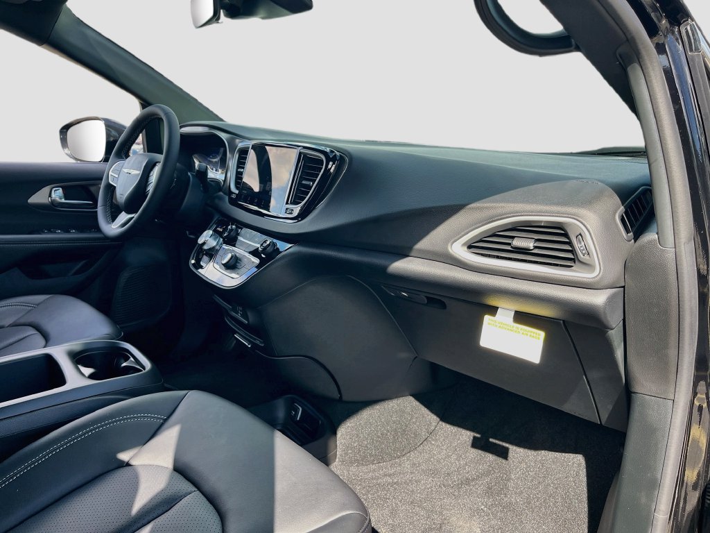 New 2026 Chrysler Voyager LX FWD image 29