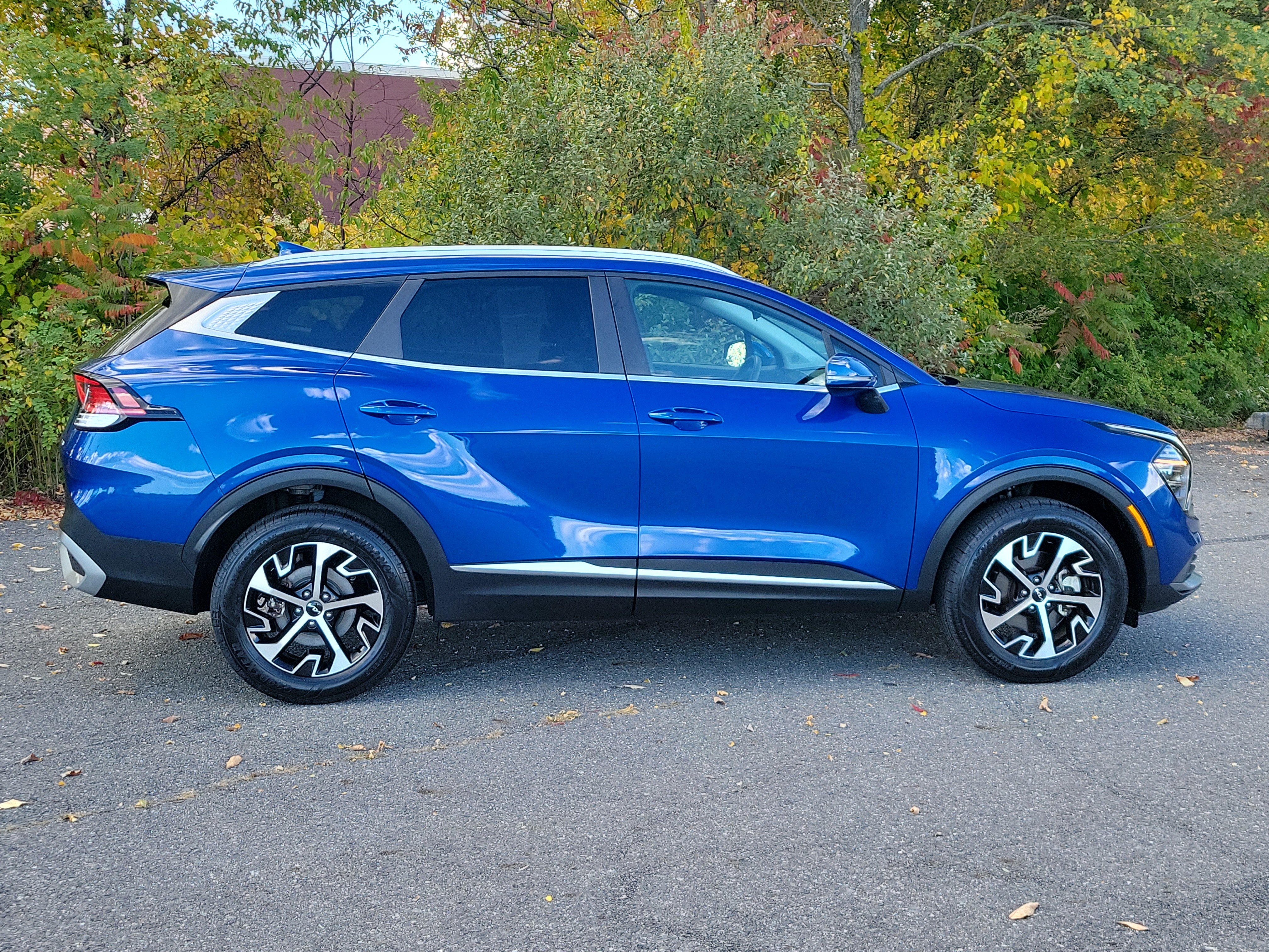 Used 2024 Kia Sportage EX AWD/4WD image 4