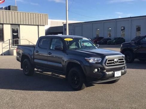 Used 2022 Toyota Tacoma SR5 w/ Black Out Package (TMS) image 4