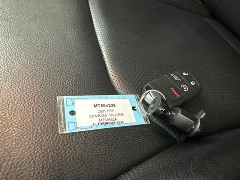 Used 2021 Jeep Compass Limited AWD/4WD image 32