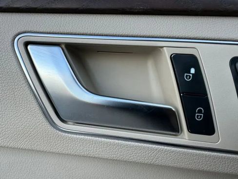 Used 2014 Mercedes-Benz E 250 BlueTEC 4MATIC Sedan image 42