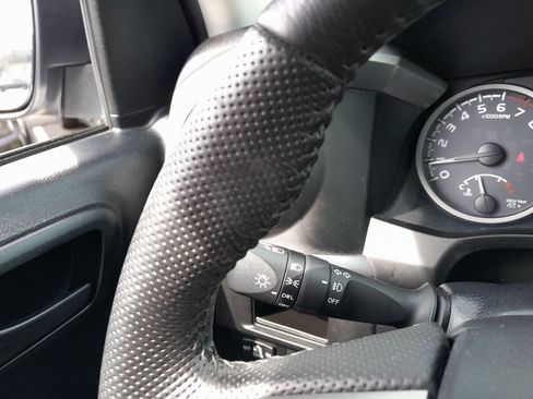 Used 2016 Toyota Tacoma SR5 w/ SR5 Appearance Package (SN) image 19