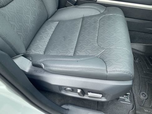 Used 2024 Toyota Tundra Limited image 24