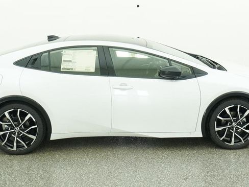 New 2026 Toyota Prius Plug-In Hybrid FWD image 15
