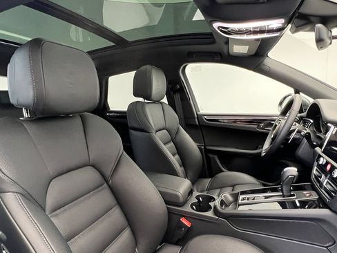 Used 2026 Porsche Macan AWD/4WD image 26