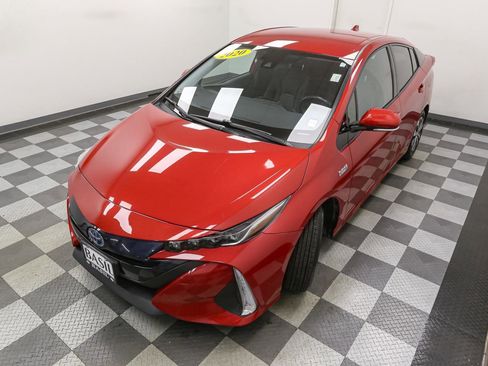 Used 2020 Toyota Prius Prime XLE image 6