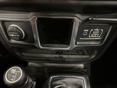 Used 2019 Jeep Wrangler Sport AWD/4WD image 34