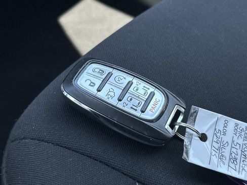 Used 2023 Chrysler Voyager LX FWD image 35