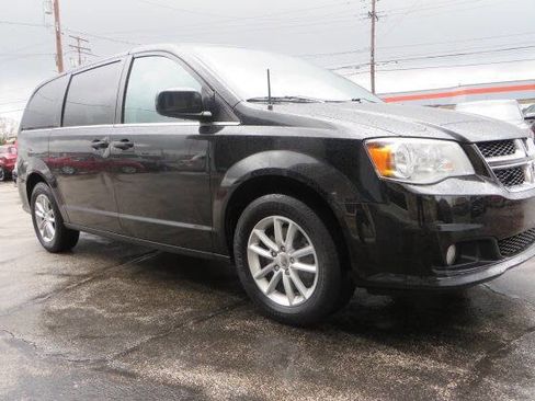 Used 2019 Dodge Grand Caravan SXT image 1