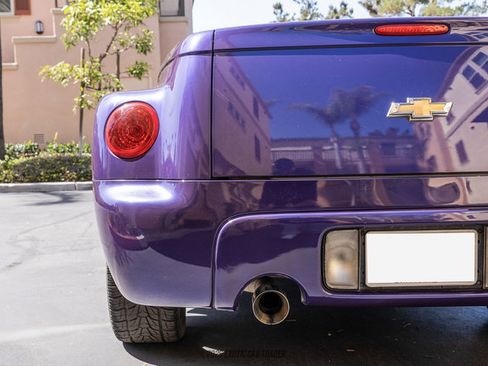 Used 2004 Chevrolet SSR w/ Preferred Equipment Group RWD image 46