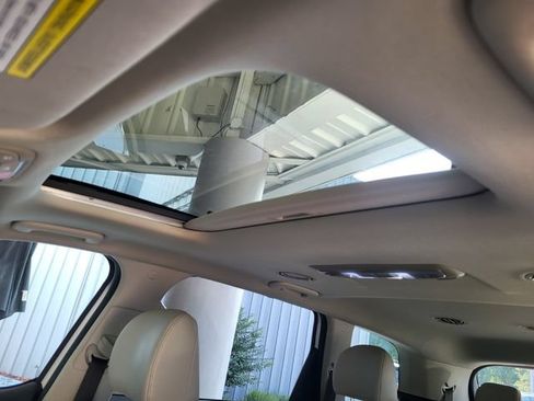 Certified 2024 Kia Telluride S w/ S Sunroof Package FWD image 11