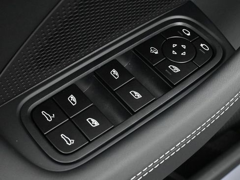 Certified 2026 Porsche Panamera image 18