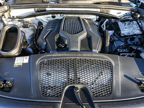 Used 2022 Porsche Macan Base image 37