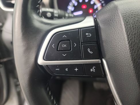 Used 2023 Toyota Highlander LE image 32