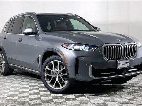 Used 2024 BMW X5 xDrive40i w/ Premium Package AWD/4WD image 2
