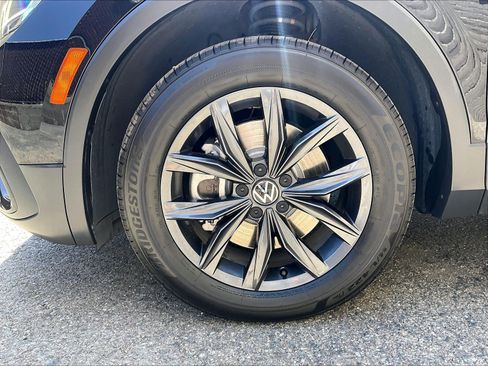 Certified 2023 Volkswagen Tiguan SE FWD image 8