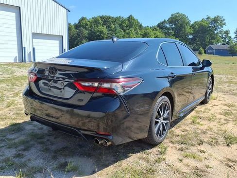 Used 2021 Toyota Camry SE FWD image 4