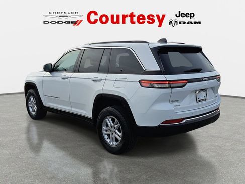 Used 2025 Jeep Grand Cherokee Laredo w/ Luxury Tech Group I image 4