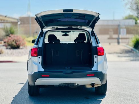 Used 2018 GMC Acadia SLE FWD image 13