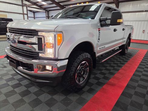 Used 2017 Ford F250 XLT w/ XLT Value Package image 21