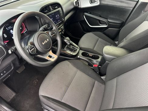 Used 2023 Kia Soul LX w/ LX Technology Package FWD image 9