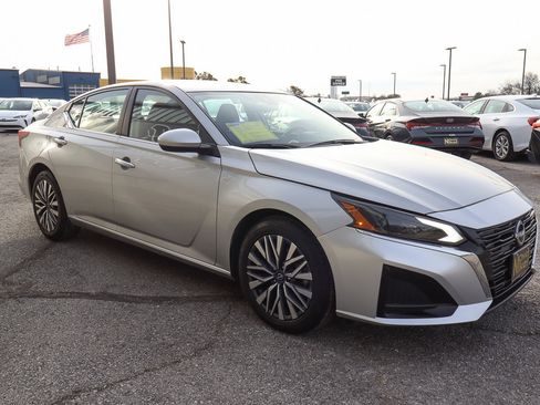 Used 2023 Nissan Altima 2.5 SV image 3