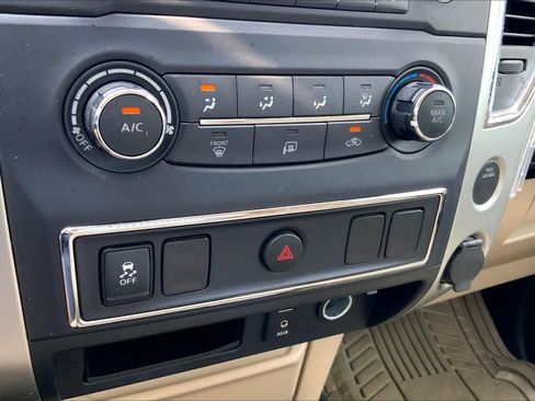 Used 2017 Nissan Titan SV RWD image 31