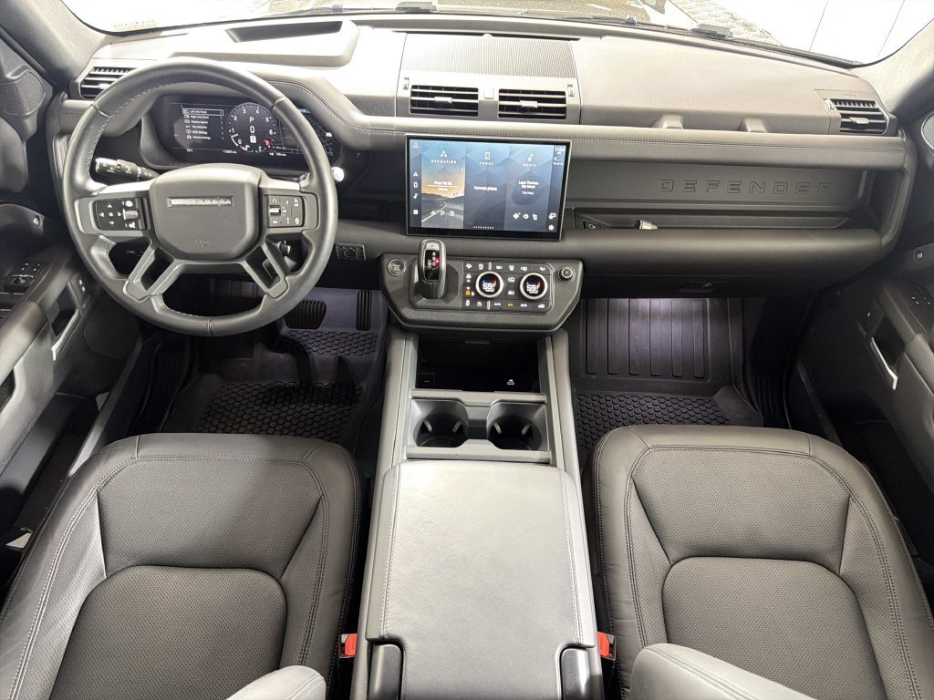 Used 2025 Land Rover Defender 130 X-Dynamic SE AWD/4WD image 17