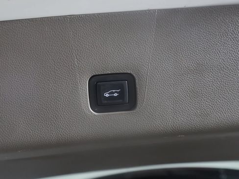 Used 2020 Chevrolet Traverse LT w/ Driver Confidence II Package AWD/4WD image 22
