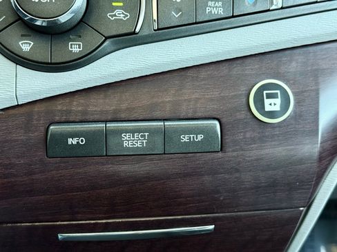 Used 2013 Toyota Sienna XLE w/ Premium Pkg image 49