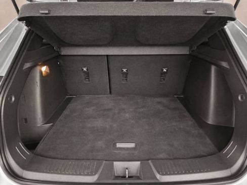 Used 2025 Chevrolet Trax RS w/ Sunroof Package FWD image 12