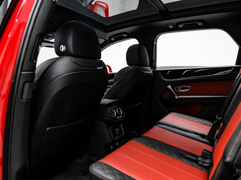 Used 2019 Bentley Bentayga image 81