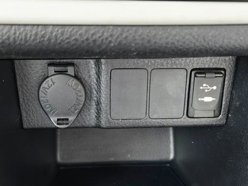 Used 2017 Toyota Corolla LE image 26