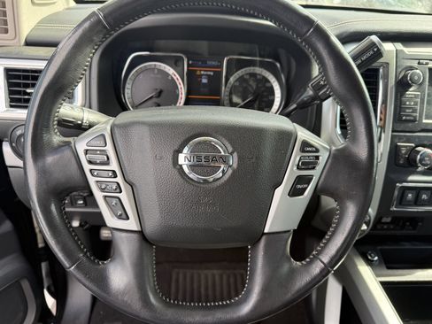 Used 2019 Nissan Titan PRO-4X w/ Pro-4x Convenience Package AWD/4WD image 11